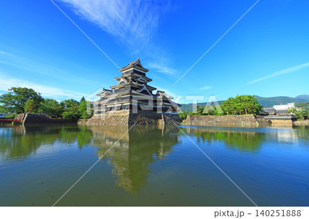 長野県松本市、国宝松本城の風景 140251888