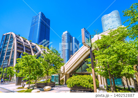 日本の東京都市景観 新時代へ…（外国人観光客らで賑わう）麻布台ヒルズなどを望む＝4月21日 140252887