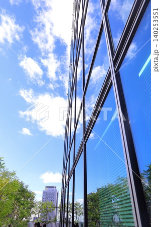 大阪駅前、見上げる風景写真 大阪駅前、見上げる風景写真 140253551