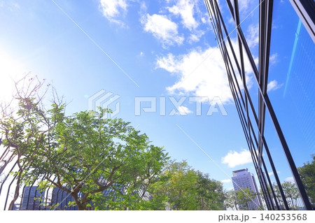 大阪駅前、見上げる風景写真 大阪駅前、見上げる風景写真 140253568