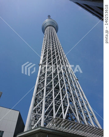 スカイツリーを見上げて 140253618