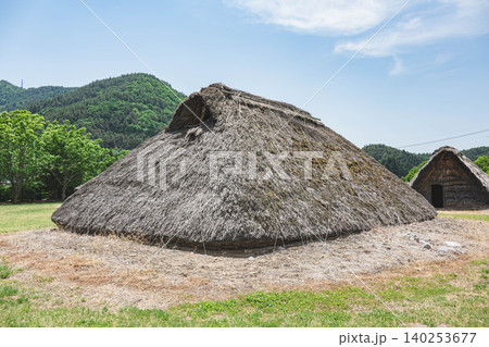 復元された平安時代の竪穴住居 復元された平安時代の竪穴住居 140253677