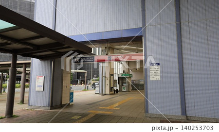 つくばエクスプレスの三郷中央駅出入口 140253703