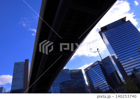 大阪駅前、見上げる風景写真 大阪駅前、見上げる風景写真 140253740