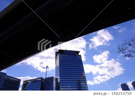 大阪駅前、見上げる風景写真 大阪駅前、見上げる風景写真 140253750