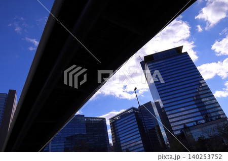 大阪駅前、見上げる風景写真 大阪駅前、見上げる風景写真 140253752