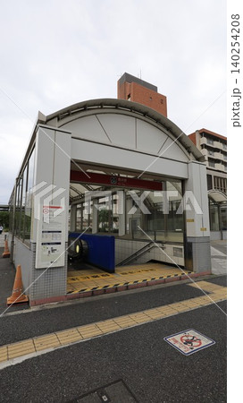 つくばエクスプレスの青井駅、A1西口の一つでエスカレーターが設置 140254208