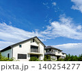 緑の多い街に建つ新築戸建て住宅 140254277