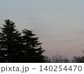 雲の隙間から見える太陽 140254470