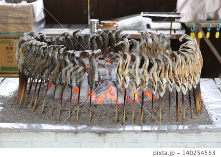 ニジマスの塩焼き ニジマスの塩焼き 140254583