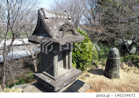 田子山富士塚　頂上の祠（埼玉県志木市） 140254671