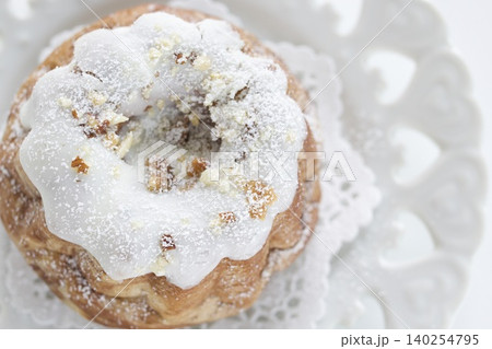 クリスマススイーツのクグロフ クリスマススイーツのクグロフ 140254795