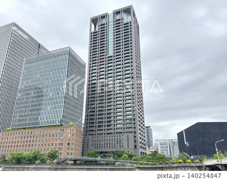 関電ビルディング(写真中央。大阪市北区中之島。関西電力本店など) 関電ビルディング(写真中央。大阪市北区中之島。関西電力本店など) 140254847