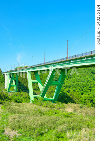 栃木県那須郡那須町 那須と那須塩原を結ぶりんどう大橋 栃木県那須郡那須町 那須と那須塩原を結ぶりんどう大橋 140255124