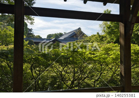 春の京都 臥雲橋から望む青葉に包まれる通天橋5 春の京都 臥雲橋から望む青葉に包まれる通天橋5 140255381