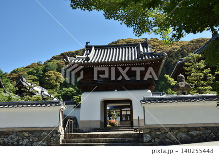 興聖寺　快晴の山門(京都府宇治市) 140255448