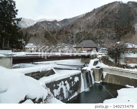 冬の湯西川温泉街(栃木県日光市)・沢口橋 冬の湯西川温泉街(栃木県日光市)・沢口橋 140255479
