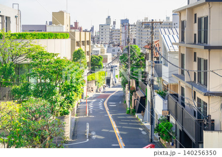東京・代官山 旧山手通り 西郷橋から望む青葉台 東京・代官山 旧山手通り 西郷橋から望む青葉台 140256350