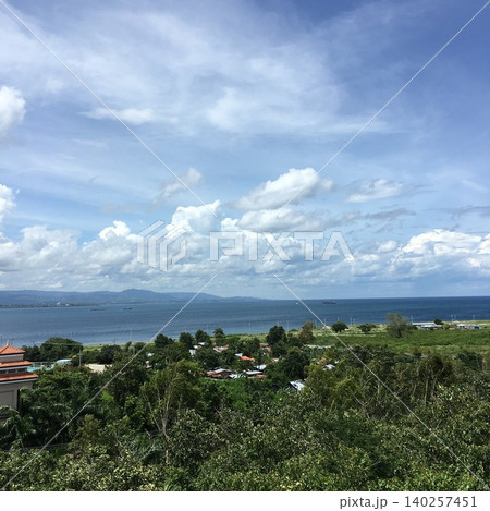 セブ島の丘からの眺望　海と空と緑　フィリピン　Cebu island panoramic view  140257451