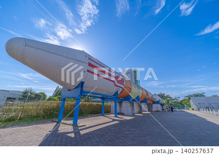 JAXA筑波宇宙センターのH-IIロケット実機大モデルと青空【茨城県つくば市千現】 JAXA筑波宇宙センターのH-IIロケット実機大モデルと青空【茨城県つくば市千現】 140257637