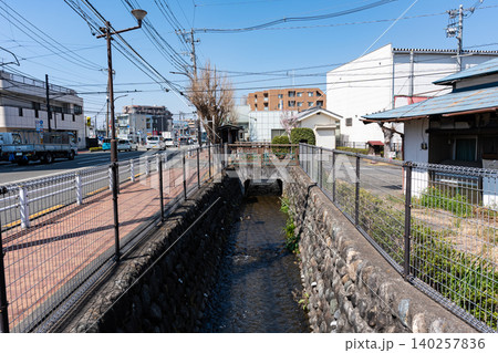 稲荷大明神 石橋供養塔の用水路 東京都稲城市矢野口 稲荷大明神 石橋供養塔の用水路 東京都稲城市矢野口 140257836