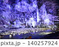 ライトアップされた氷柱 140257924