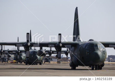 C-130輸送機 ハーキュリーズ C-130輸送機 ハーキュリーズ 140258189
