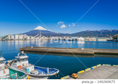 富士市の田子の浦港の風景(静岡県) 140260675