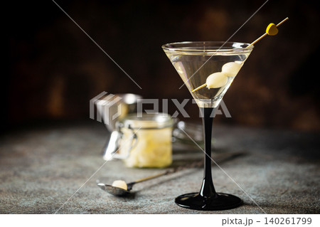 Gibson alcohol cocktail Gibson alcohol cocktail 140261799