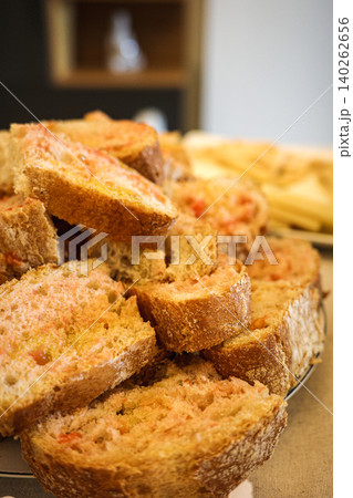 Traditional Catalan Bread With Tomato Traditional Catalan Bread With Tomato 140262656