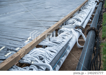 Pouring with frozen water of plastic conduit and elastic pipeline of cooling engineering system  140265777