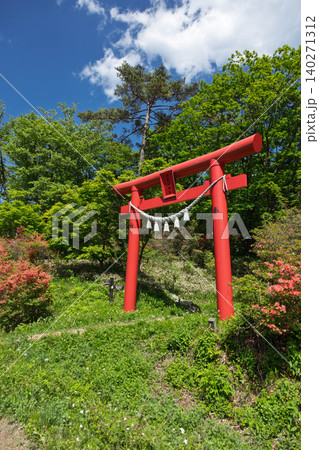 黒髪山神社の赤鳥居 榛名山ヤセオネ峠 黒髪山神社の赤鳥居 榛名山ヤセオネ峠 140271312