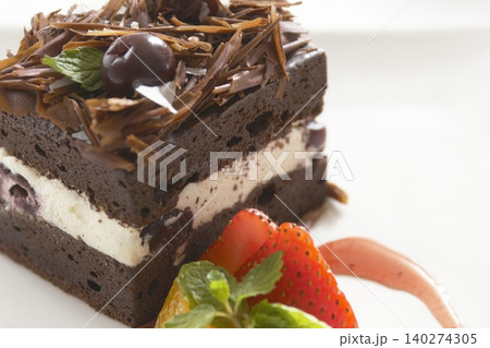 フォレ・ノワール チョコレートチェリーケーキ 140274305