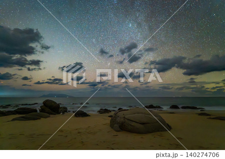 天の川星景 海亀産卵地永田いなか浜 屋久島(春 天の川星景 海亀産卵地永田いなか浜 屋久島(春 140274706