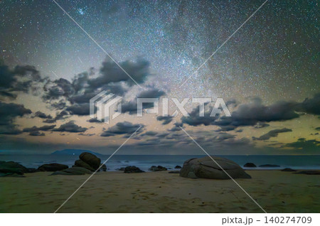 天の川星景 海亀産卵地永田いなか浜 屋久島(春 天の川星景 海亀産卵地永田いなか浜 屋久島(春 140274709