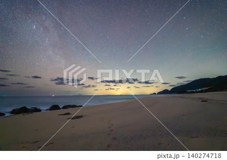 天の川星景 海亀産卵地永田いなか浜 屋久島(春 天の川星景 海亀産卵地永田いなか浜 屋久島(春 140274718