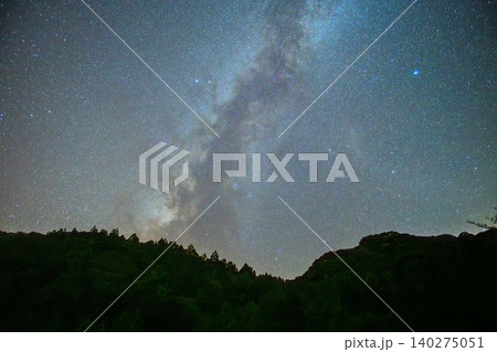 天の川星景 神が宿る屋久島(秋 天の川星景 神が宿る屋久島(秋 140275051