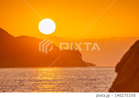 沈む夕日 夕景 神が宿る屋久島(秋 沈む夕日 夕景 神が宿る屋久島(秋 140275150