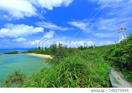 【沖縄県】晴天の琉球観音埼から見た観音ビーチ(石垣島) 【沖縄県】晴天の琉球観音埼から見た観音ビーチ(石垣島) 140275854