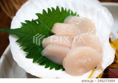 殻付きホタテの刺身 殻付きホタテの刺身 140275984