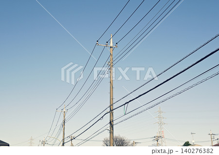 青空と電柱 電信柱 青空と電柱 電信柱 140276382
