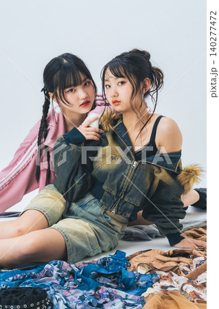 若い女性のファッションポートレート 140277472