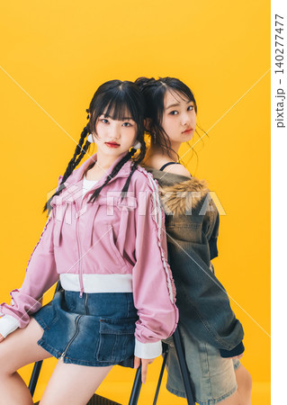 若い女性のファッションポートレート 若い女性のファッションポートレート 140277477