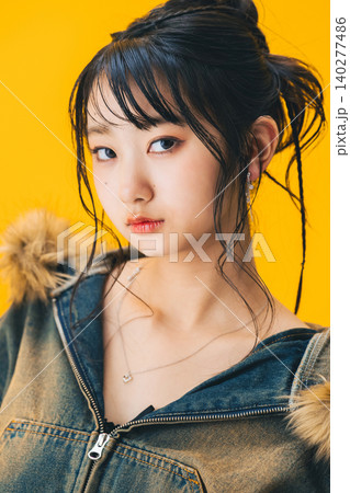 若い女性のファッションポートレート 若い女性のファッションポートレート 140277486