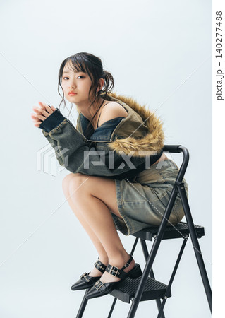 若い女性のファッションポートレート 若い女性のファッションポートレート 140277488