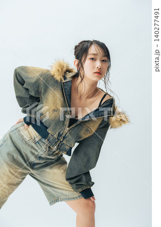 若い女性のファッションポートレート 140277491