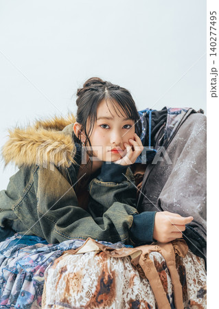 若い女性のファッションポートレート 140277495