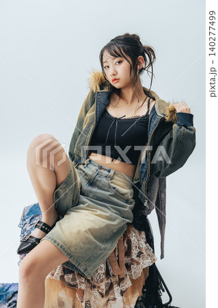 若い女性のファッションポートレート 若い女性のファッションポートレート 140277499