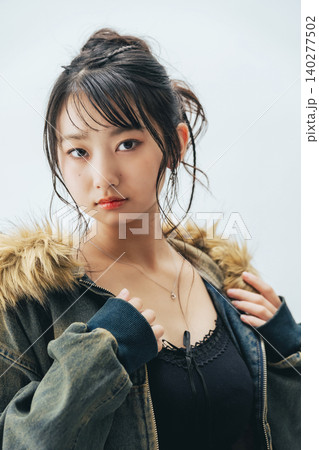 若い女性のファッションポートレート 若い女性のファッションポートレート 140277502
