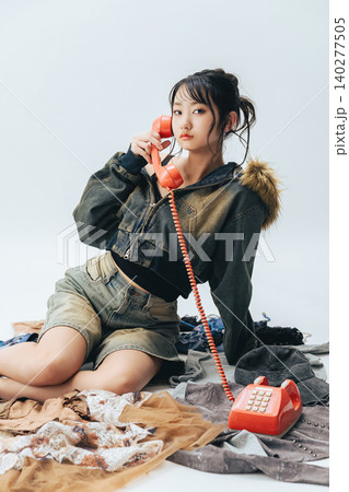 若い女性のファッションポートレート 若い女性のファッションポートレート 140277505